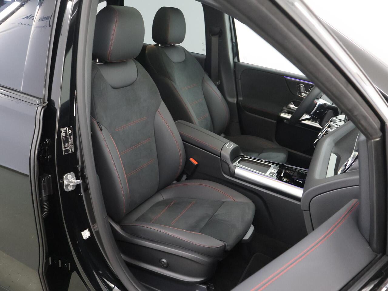 Mercedes-Benz B-KLASSE 250e Business Solution AMG | Panoramaschuifdak | Night | Premium plus pakket | Winter pakket | Trekhaak | Head-up display |