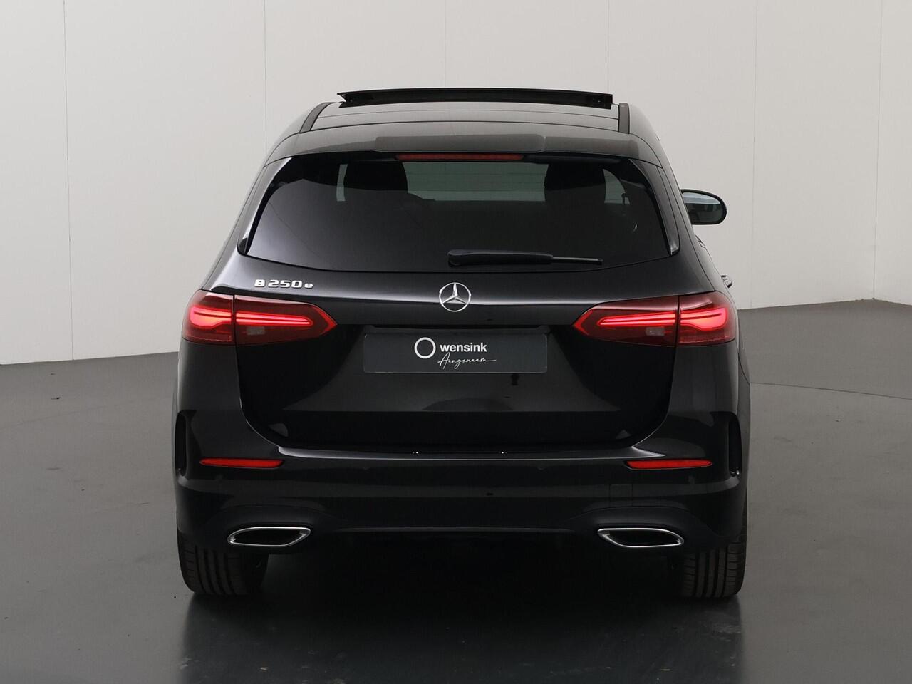 Mercedes-Benz B-KLASSE 250e Business Solution AMG | Panoramaschuifdak | Night | Premium plus pakket | Winter pakket | Trekhaak | Head-up display |