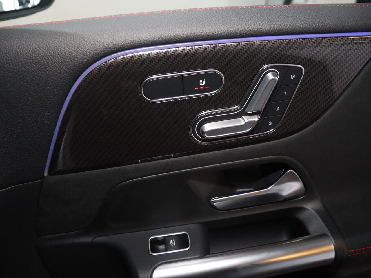 Mercedes-Benz B-KLASSE 250e Business Solution AMG | Panoramaschuifdak | Night | Winter pakket | Trekhaak | Stoelverwarming |