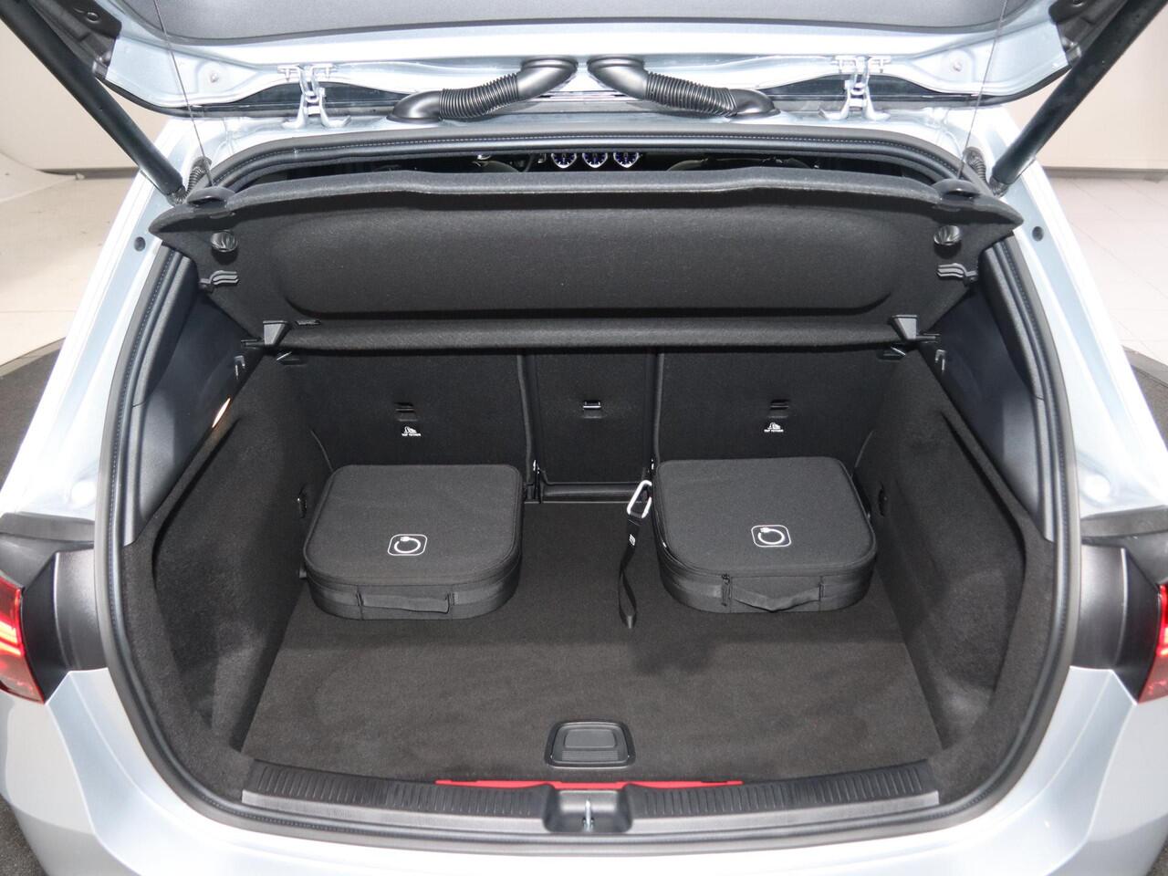 Mercedes-Benz B-KLASSE 250e Business Solution AMG | Panoramaschuifdak | Night | Winter pakket | Trekhaak | Stoelverwarming |