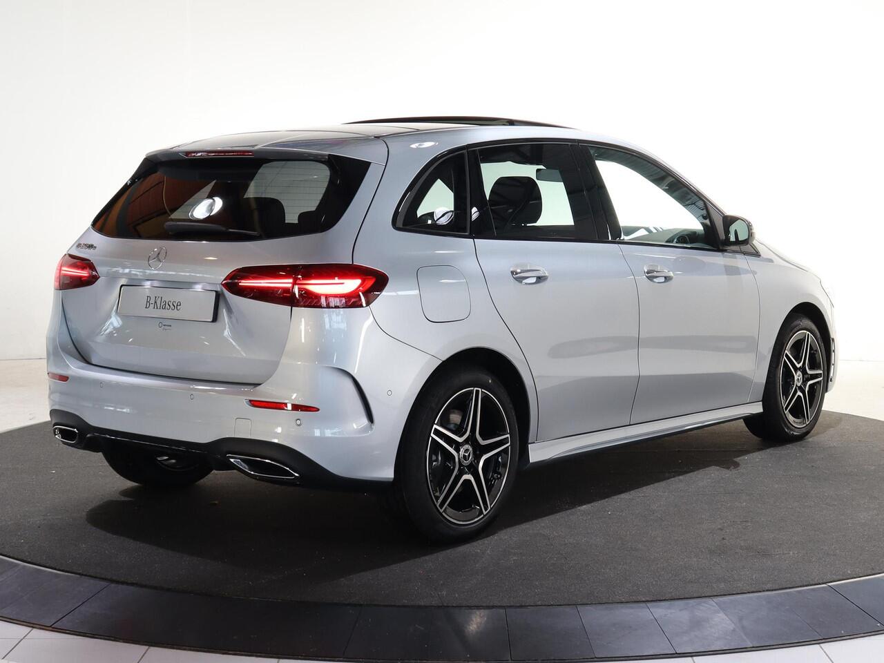 Mercedes-Benz B-KLASSE 250e Business Solution AMG | Panoramaschuifdak | Night | Winter pakket | Trekhaak | Stoelverwarming |