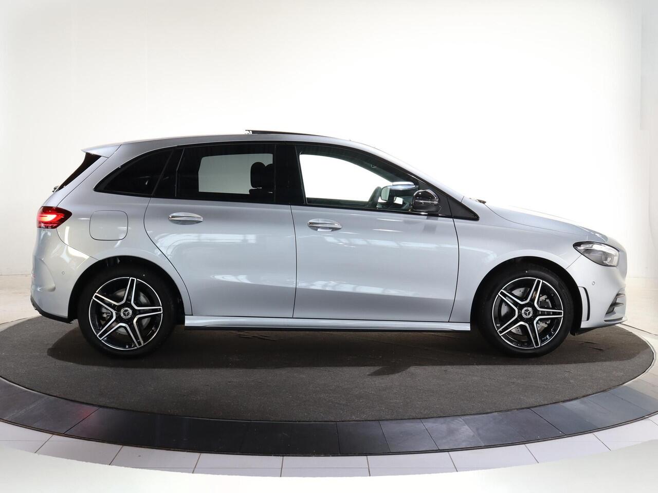 Mercedes-Benz B-KLASSE 250e Business Solution AMG | Panoramaschuifdak | Night | Winter pakket | Trekhaak | Stoelverwarming |