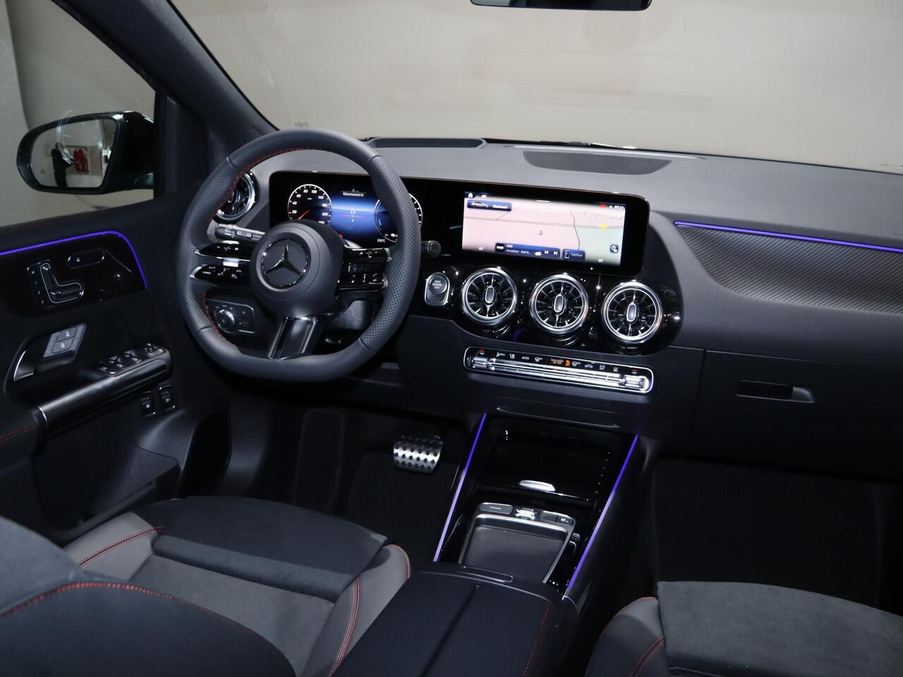 Mercedes-Benz B-KLASSE 250e Business Solution AMG | Panoramaschuifdak | Night | Premium plus pakket | Winter pakket | Trekhaak | Head-up display |