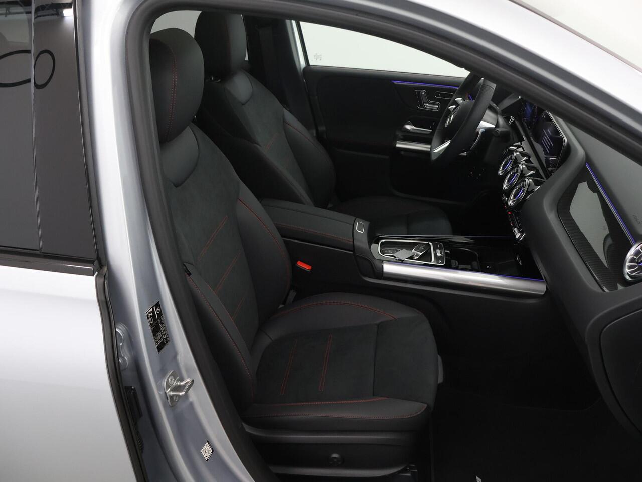 Mercedes-Benz B-KLASSE 250e Business Solution AMG | Panoramaschuifdak | Night | Premium plus pakket | Winter pakket | Trekhaak | Head-up display |