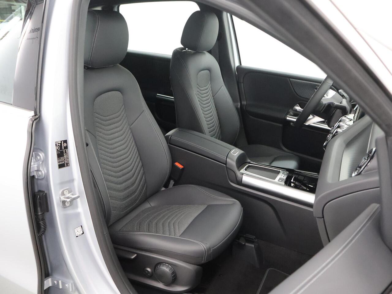 Mercedes-Benz B-KLASSE 250 e Business Solution Luxury Line | Apple CarPlay | Achteruitrijcamera | Trekhaak | MULTIBEAM LED | Stoelverwarming |