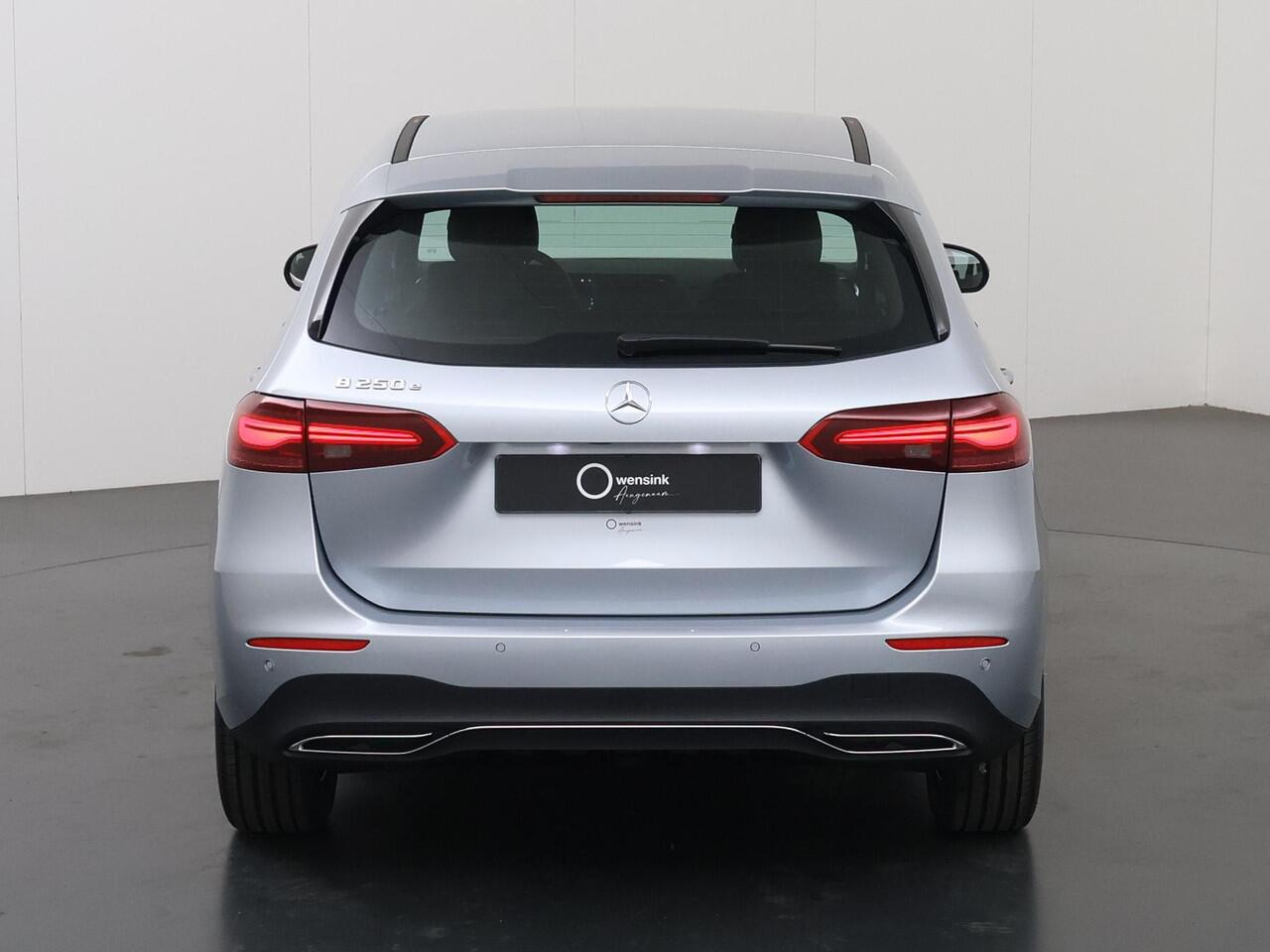 Mercedes-Benz B-KLASSE 250 e Business Solution Luxury Line | Apple CarPlay | Achteruitrijcamera | Trekhaak | MULTIBEAM LED | Stoelverwarming |