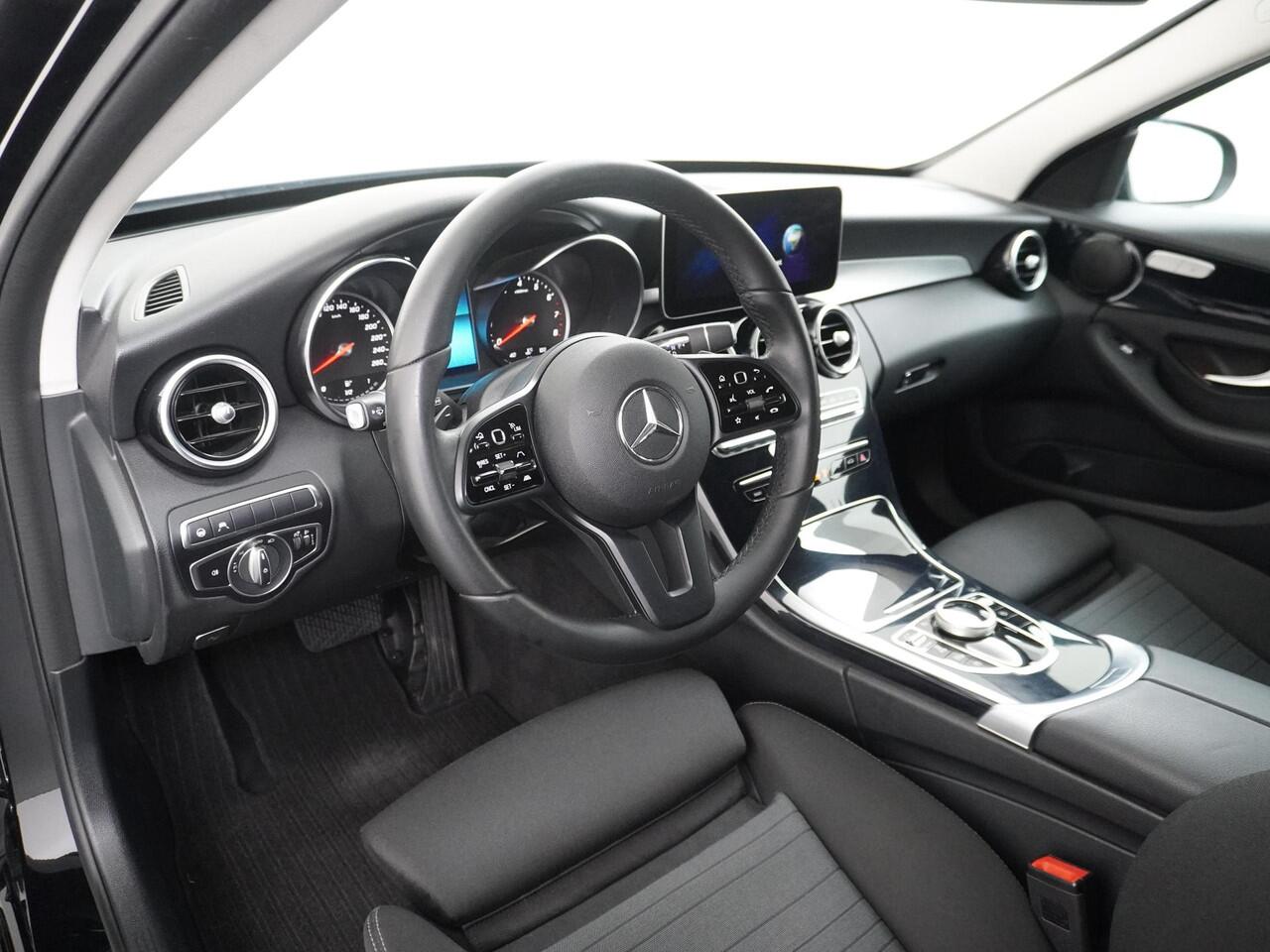 Mercedes-Benz C-KLASSE 300 Avantgarde Facelift Navigatie Camera Stoelverwarming Adaptive Cruise Stuur assistent