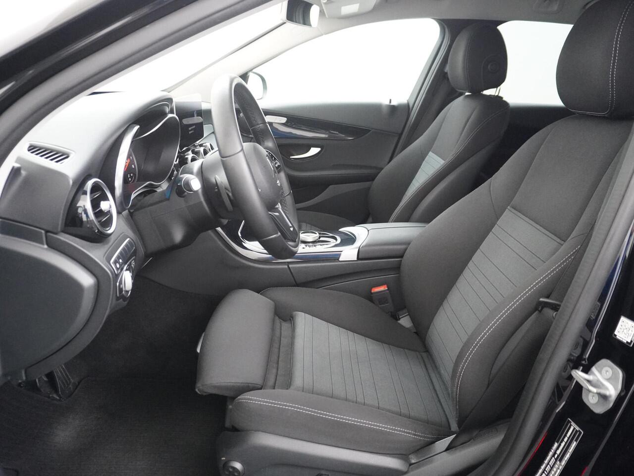 Mercedes-Benz C-KLASSE 300 Avantgarde Facelift Navigatie Camera Stoelverwarming Adaptive Cruise Stuur assistent