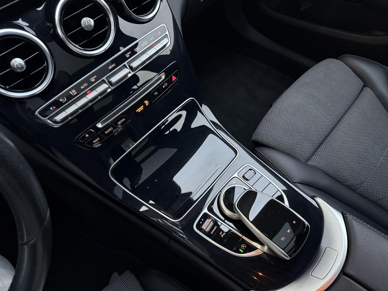 Mercedes-Benz C-KLASSE Estate 180 Business Solution Panorama dak | Trekhaak | Or. NL auto | Compl. dealer onderh.