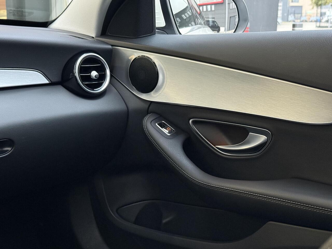 Mercedes-Benz C-KLASSE Estate 180 Business Solution Panorama dak | Trekhaak | Or. NL auto | Compl. dealer onderh.