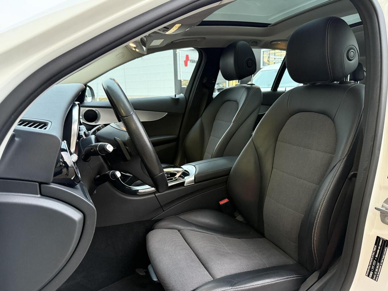 Mercedes-Benz C-KLASSE Estate 180 Business Solution Panorama dak | Trekhaak | Or. NL auto | Compl. dealer onderh.