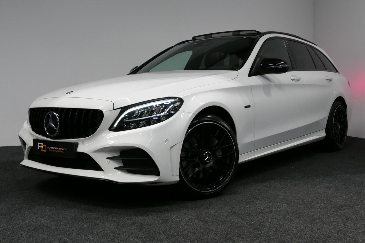 Mercedes-Benz C-KLASSE Estate 300 e AMG Line / C63S AMG Diffuser / Panamericana Grill / Panoramadak / Elektr. verstelbare voorstoelen / Sfeerverlichting / Stoelverwarming / 19'' LMV / Apple Carplay - Andriod Auto / Elektr. achterklep / Lederen bekleding / Achteruitrijcamera / A