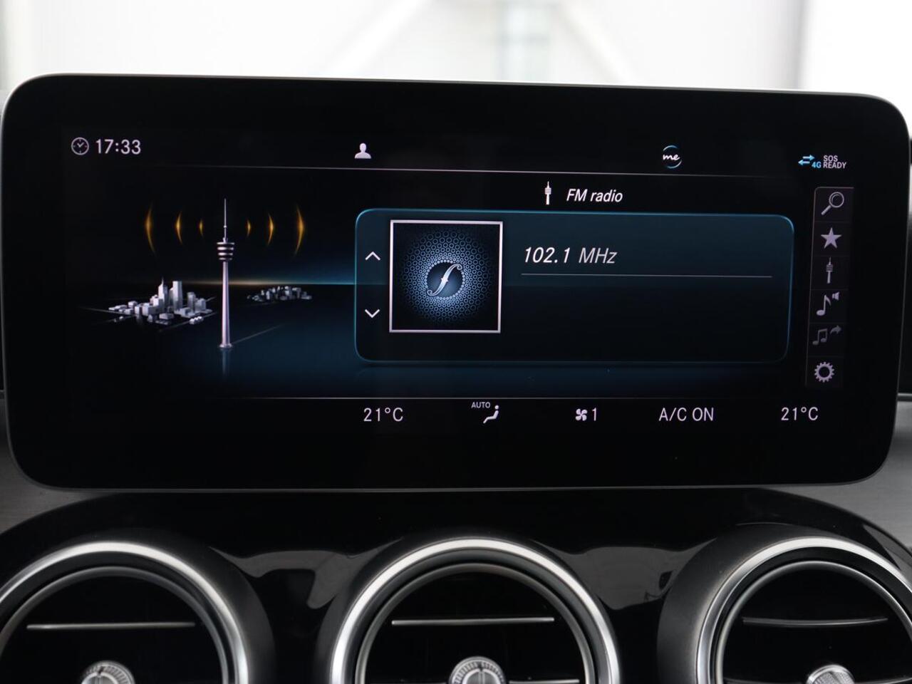 Mercedes-Benz C-KLASSE 160 AMG Uprade Edition | Panoramadak | Stoelverwarming | Camera | Carplay | Leder/Alcantara | Navigatie | Digital Cockpit | Full LED | Climate control | Park Assist