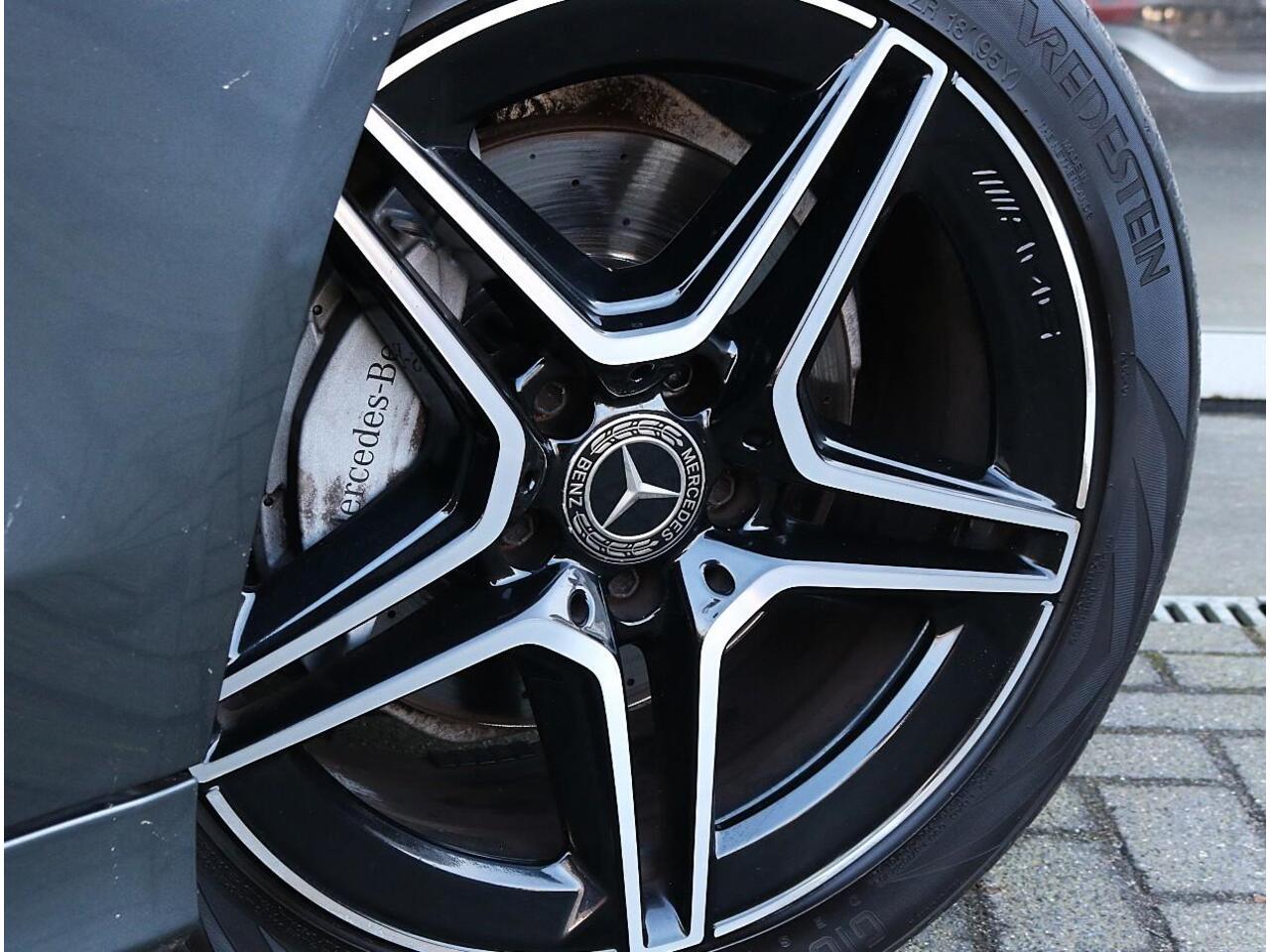 Mercedes-Benz C-KLASSE 180 AMG Line | Night edition | Apple Carplay