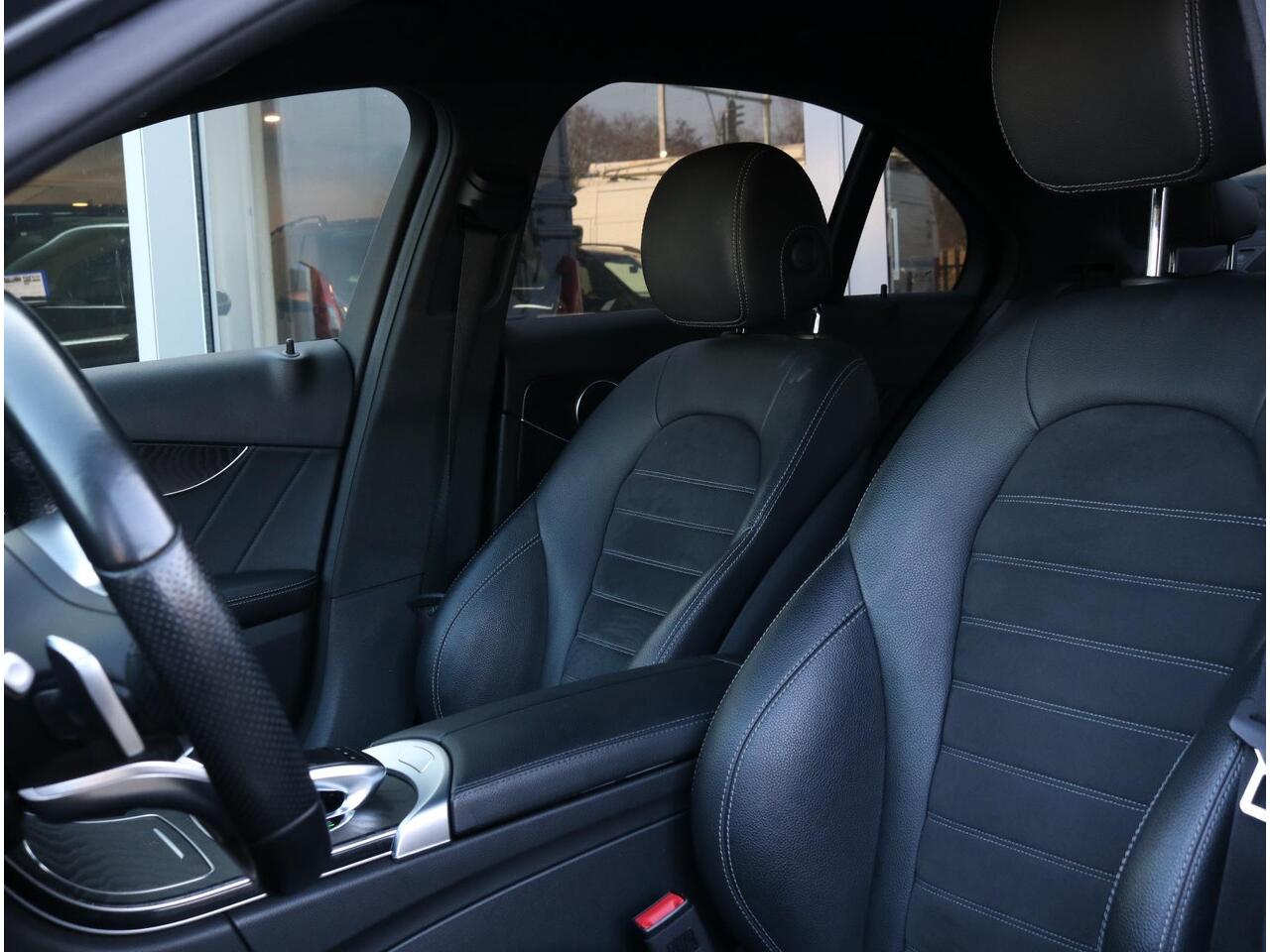 Mercedes-Benz C-KLASSE 180 AMG Line | Night edition | Apple Carplay