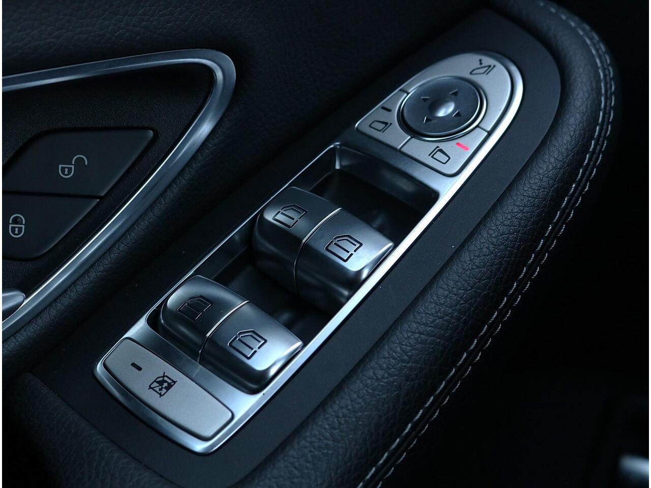 Mercedes-Benz C-KLASSE 180 AMG Line | Night edition | Apple Carplay