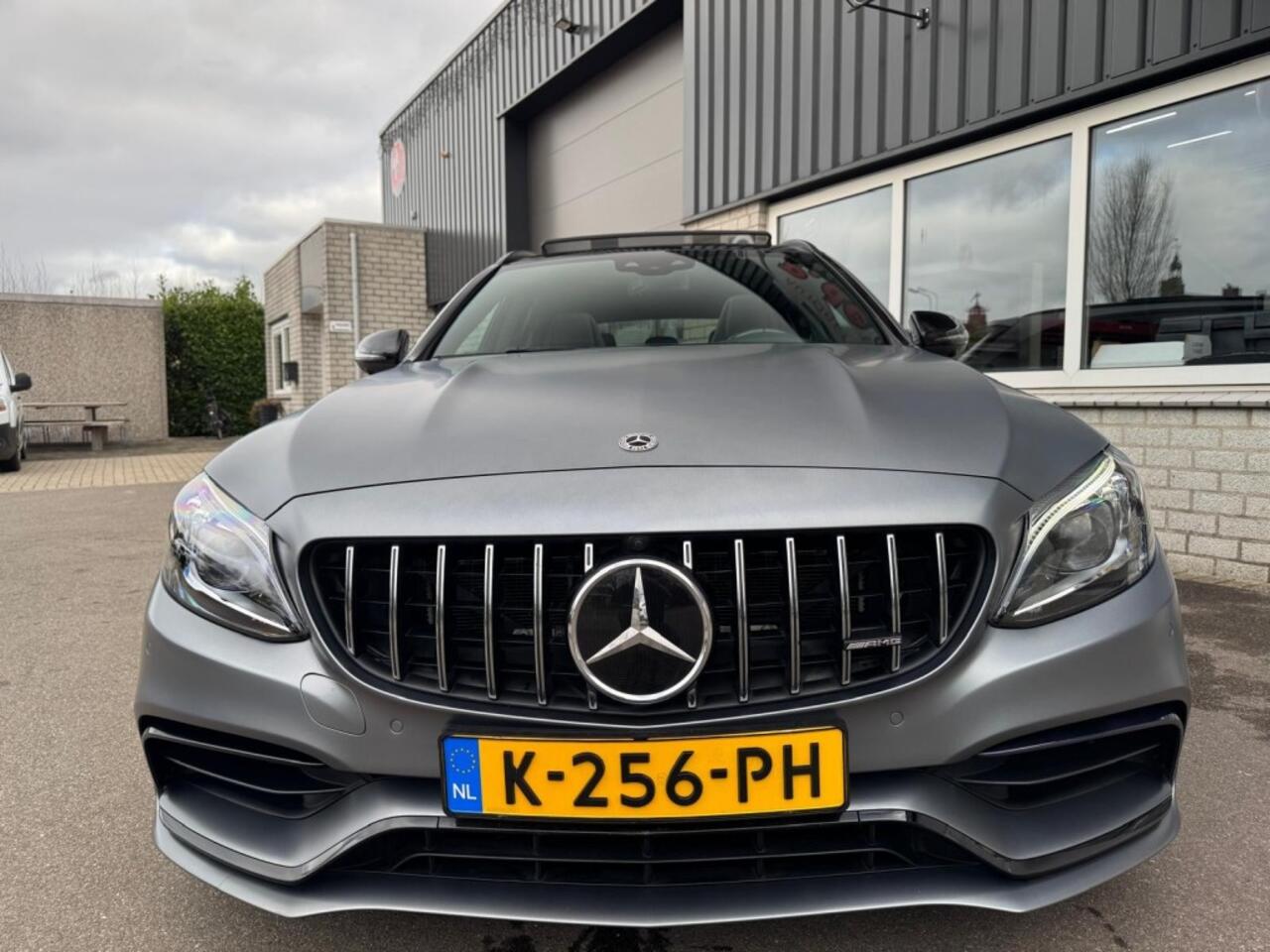 Mercedes-Benz C-KLASSE C63 S AMG Premium plus Facelift Sportuitlaat Keramisch Kuipstoelen Carbon Parfum Ram vol!