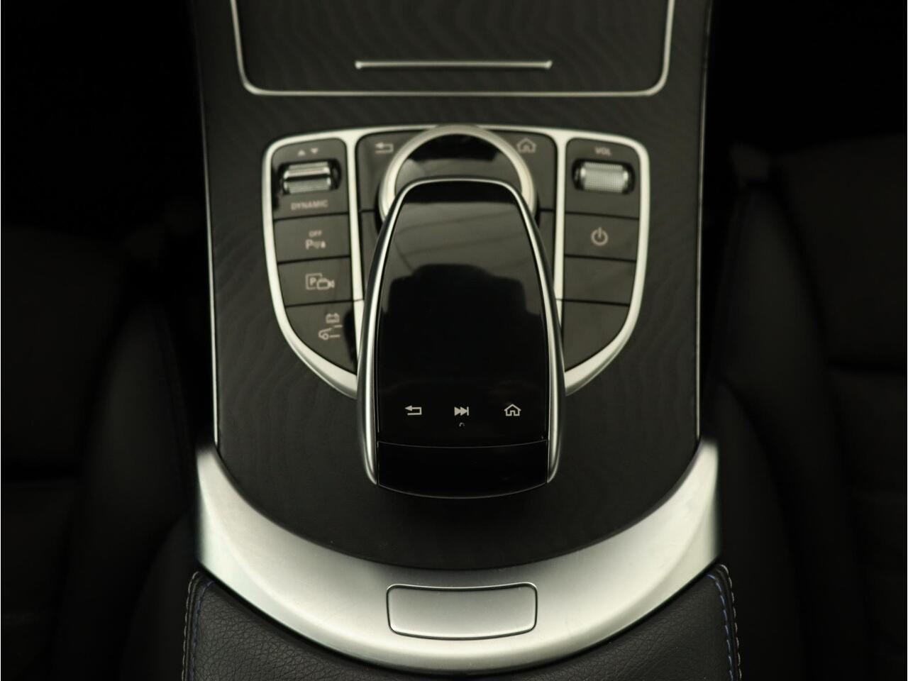 Mercedes-Benz C-KLASSE 300e AMG Limited | Panoramadak | 360 Camera | Stoelverwarming | Carplay | Matrix LED | Leder/Alcantara | Navigatie | Park Assist | Sfeerverlichting | PHEV | Plug In