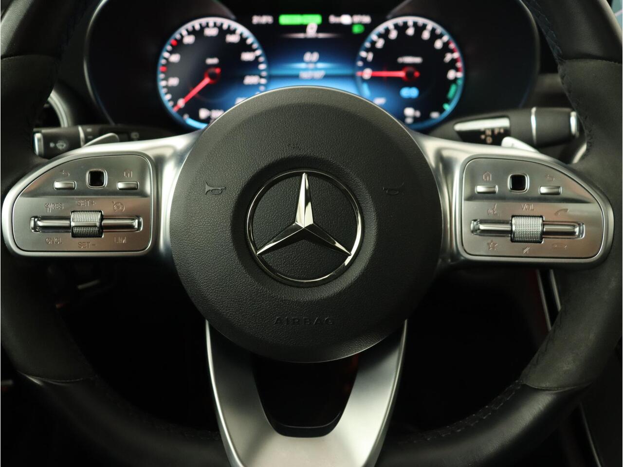 Mercedes-Benz C-KLASSE 300e AMG Limited | Panoramadak | 360 Camera | Stoelverwarming | Carplay | Matrix LED | Leder/Alcantara | Navigatie | Park Assist | Sfeerverlichting | PHEV | Plug In