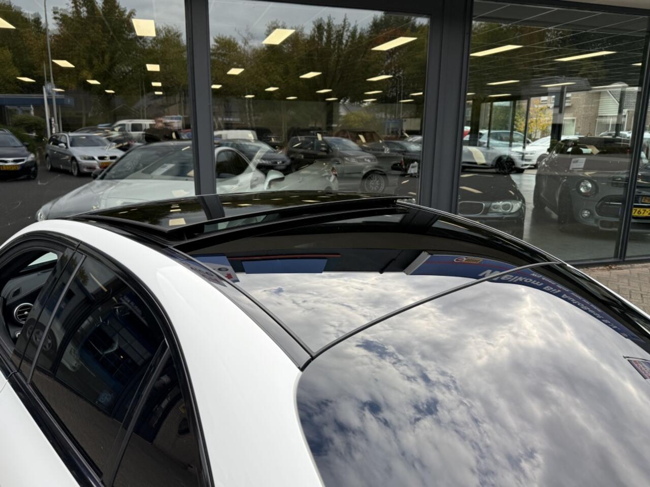 Mercedes-Benz C-KLASSE 300e Amg Hybride panorama Full options!!