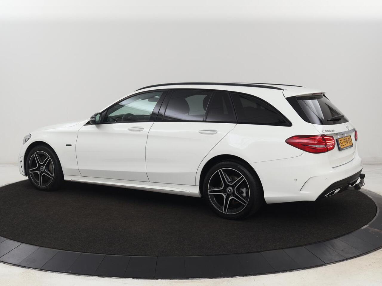 Mercedes-Benz C-KLASSE 300de AMG Night | Adaptive cruise | 360 Camera | Leder | Burmester Surround | Trekhaak | Carplay | Stoelverwarming | Memory | Navigatie | Digital Cockpit | PHEV | Plug In