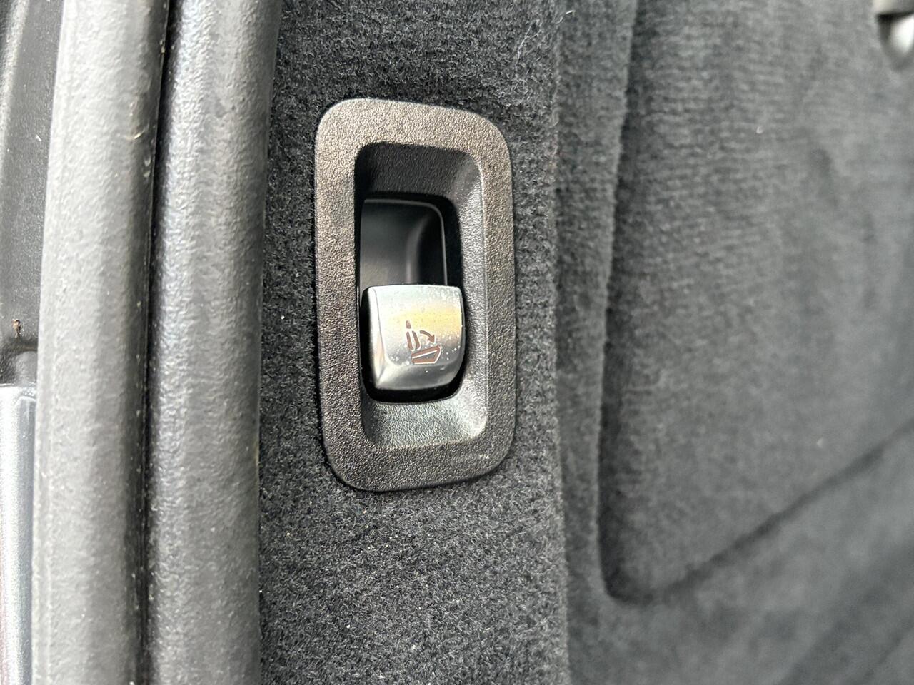 Mercedes-Benz C-KLASSE Estate 300 e Avantgarde 320pk PHEV | Trekhaak | Adaptive cruise control | Stoelverwarming | Dodehoeksensoren | Elektrische stoelen met geheugenfunctie | Head up Display |