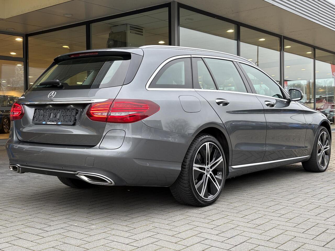 Mercedes-Benz C-KLASSE Estate 300 e Avantgarde 320pk PHEV | Trekhaak | Adaptive cruise control | Stoelverwarming | Dodehoeksensoren | Elektrische stoelen met geheugenfunctie | Head up Display |