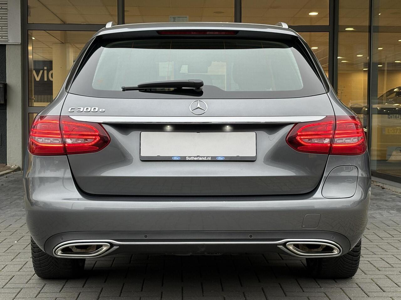 Mercedes-Benz C-KLASSE Estate 300 e Avantgarde 320pk PHEV | Trekhaak | Adaptive cruise control | Stoelverwarming | Dodehoeksensoren | Elektrische stoelen met geheugenfunctie | Head up Display |