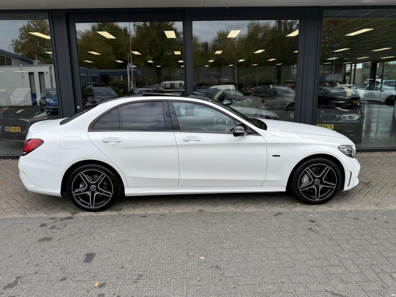 Mercedes-Benz C-KLASSE 300e Amg Hybride panorama Full options!!