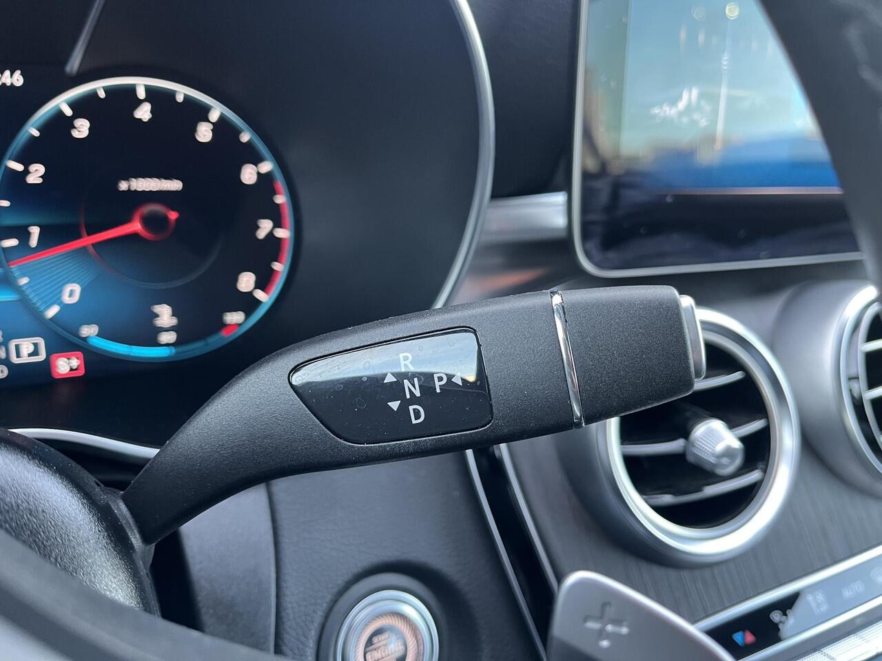 Mercedes-Benz C-KLASSE Cabrio 180 Advantage Pack AMG Styling pakket /AMG Line interieur / Lichtmetalen velgen 5-spaaks 18" / Voorstoelen verwarmd / Nekverwarming /