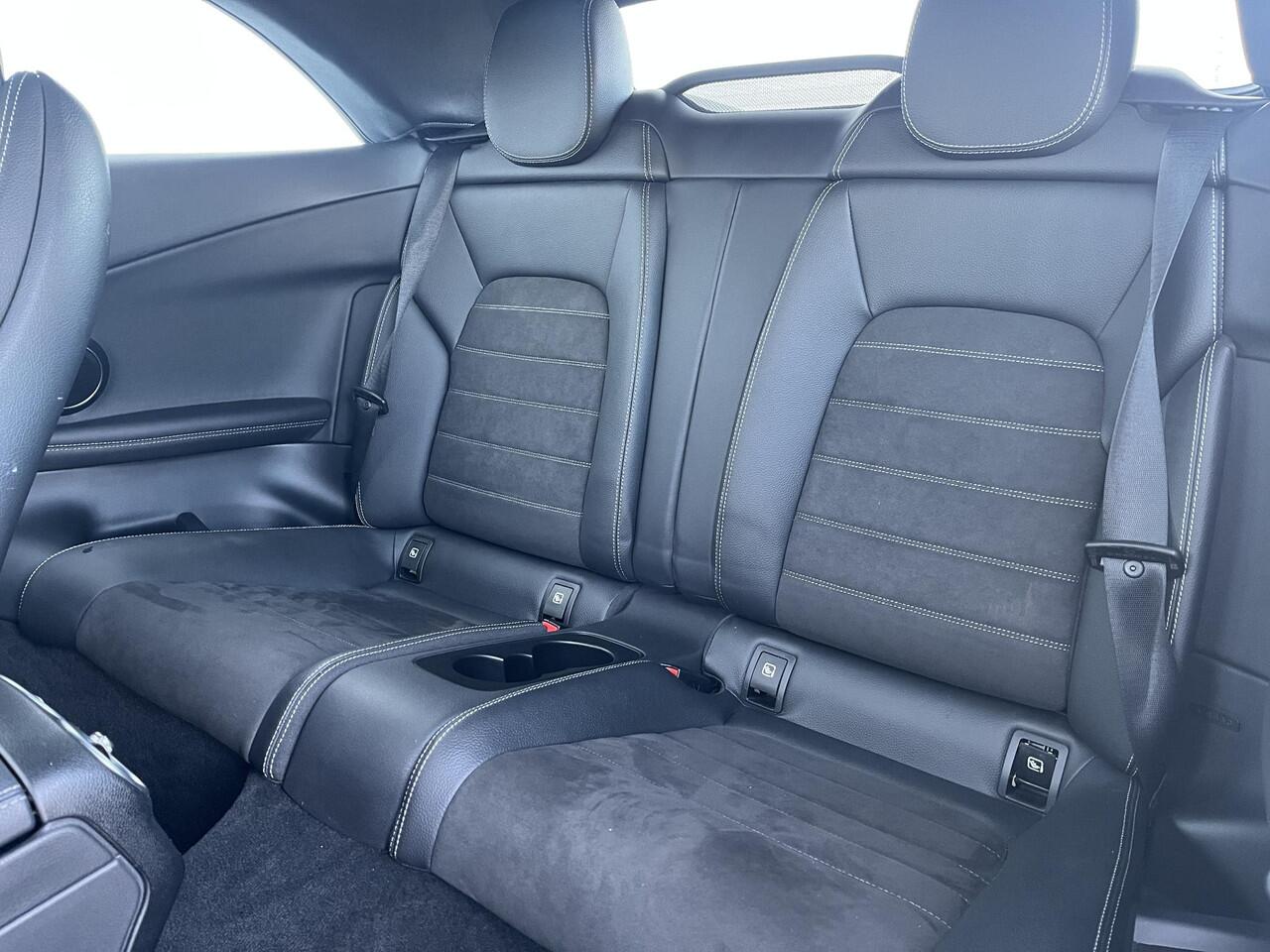 Mercedes-Benz C-KLASSE Cabrio 180 Advantage Pack AMG Styling pakket /AMG Line interieur / Lichtmetalen velgen 5-spaaks 18" / Voorstoelen verwarmd / Nekverwarming /