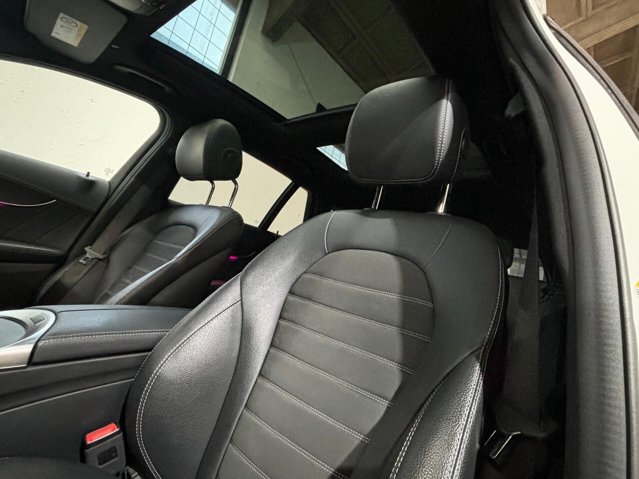 Mercedes-Benz C-KLASSE Estate 300 e | AMG | Night | Panoramadak | Apple Carplay | 20 inch | Dealeronderhouden |