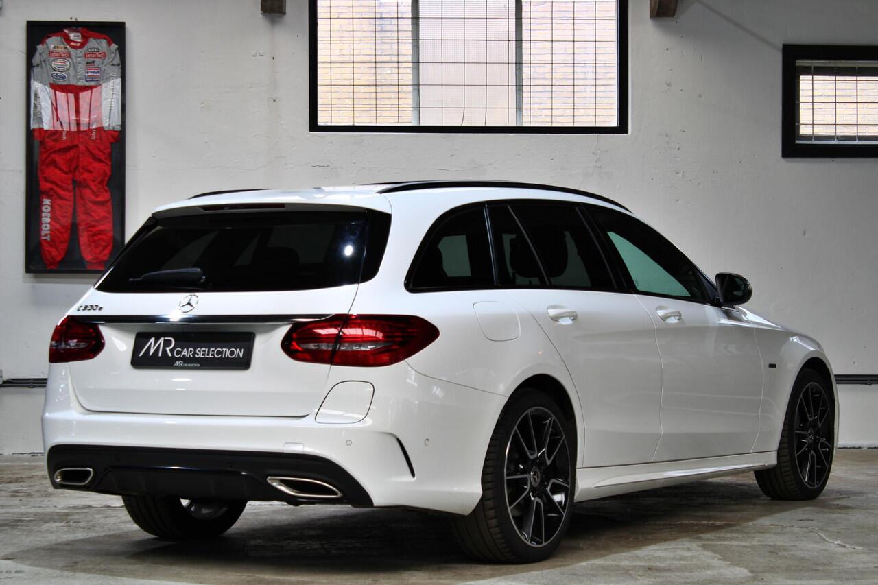 Mercedes-Benz C-KLASSE Estate 300 e | AMG | Night | Panoramadak | Apple Carplay | 20 inch | Dealeronderhouden |