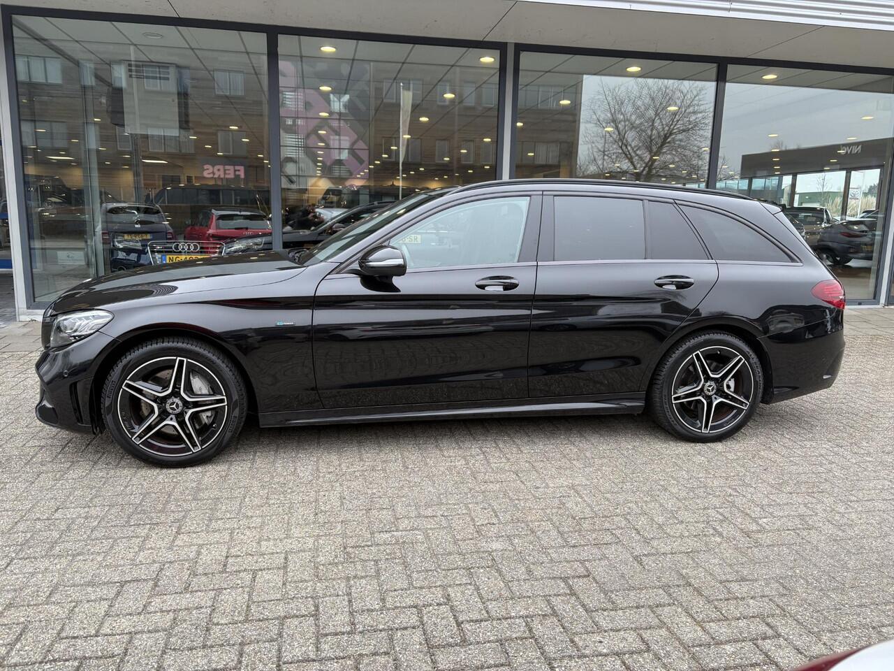 Mercedes-Benz C-KLASSE Estate 300e T AMG Line | Plug-in Hybride | PHEV | Panoramadak | Stoelverwarming | Achteruitrijcamera | Eektrisch vestelbare stoelen | Dealer onderhouden
