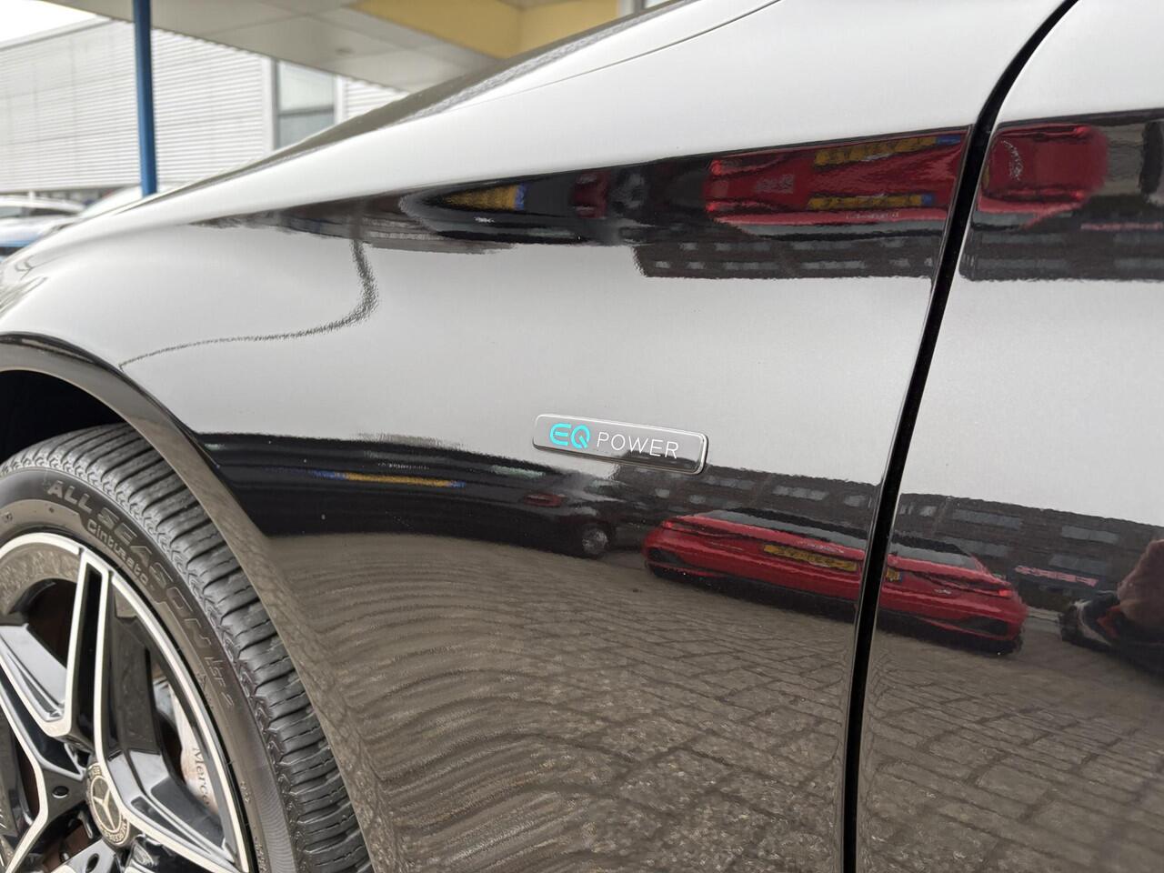 Mercedes-Benz C-KLASSE Estate 300e T AMG Line | Plug-in Hybride | PHEV | Panoramadak | Stoelverwarming | Achteruitrijcamera | Eektrisch vestelbare stoelen | Dealer onderhouden