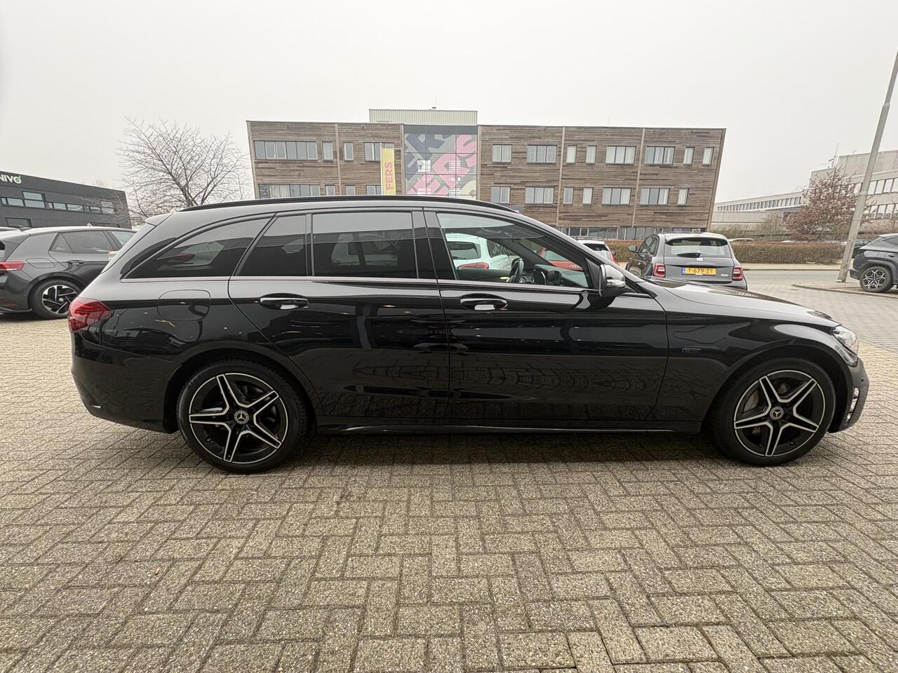 Mercedes-Benz C-KLASSE Estate 300e T AMG Line | Plug-in Hybride | PHEV | Panoramadak | Stoelverwarming | Achteruitrijcamera | Eektrisch vestelbare stoelen | Dealer onderhouden