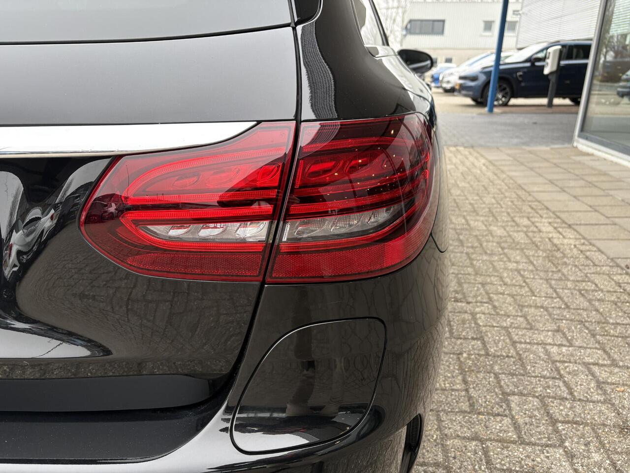 Mercedes-Benz C-KLASSE Estate 300e T AMG Line | Plug-in Hybride | PHEV | Panoramadak | Stoelverwarming | Achteruitrijcamera | Eektrisch vestelbare stoelen | Dealer onderhouden