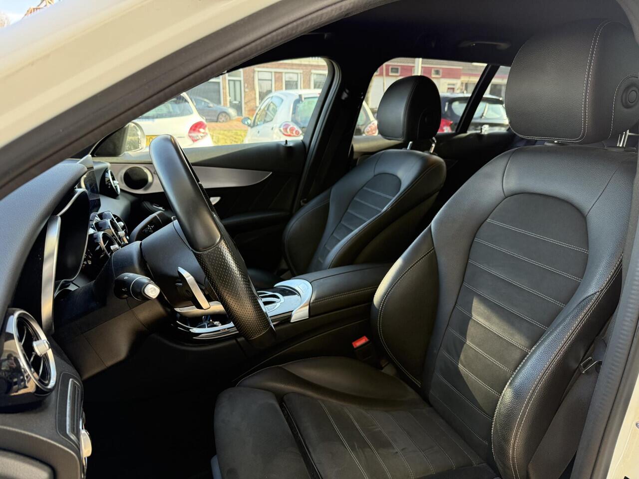 Mercedes-Benz C-KLASSE Estate 300 e | AMG-Line | Navi | Climate & Cruise Control | Stoelverwarming | PDC met Camera |