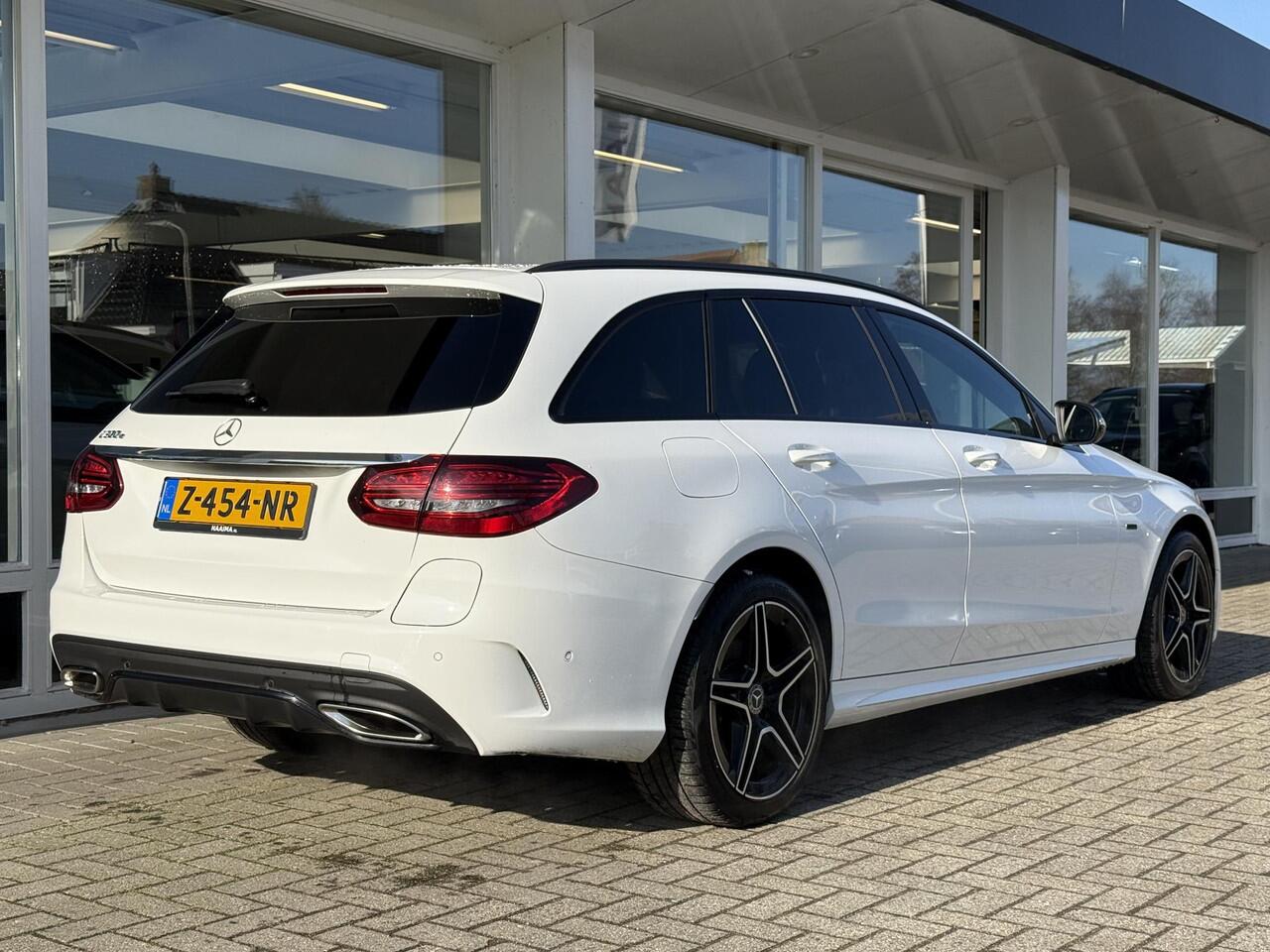 Mercedes-Benz C-KLASSE Estate 300 e | AMG-Line | Navi | Climate & Cruise Control | Stoelverwarming | PDC met Camera |