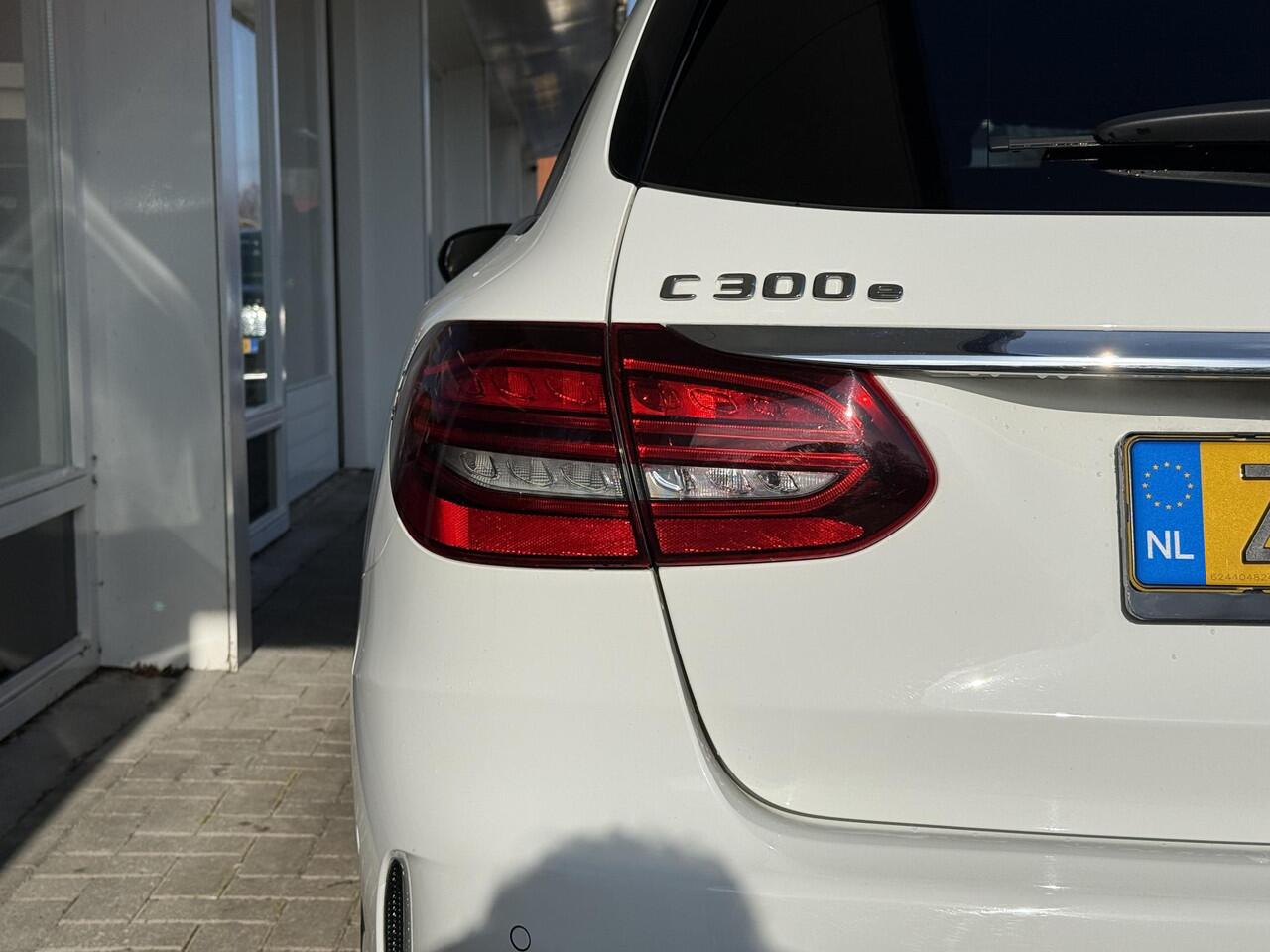 Mercedes-Benz C-KLASSE Estate 300 e | AMG-Line | Navi | Climate & Cruise Control | Stoelverwarming | PDC met Camera |