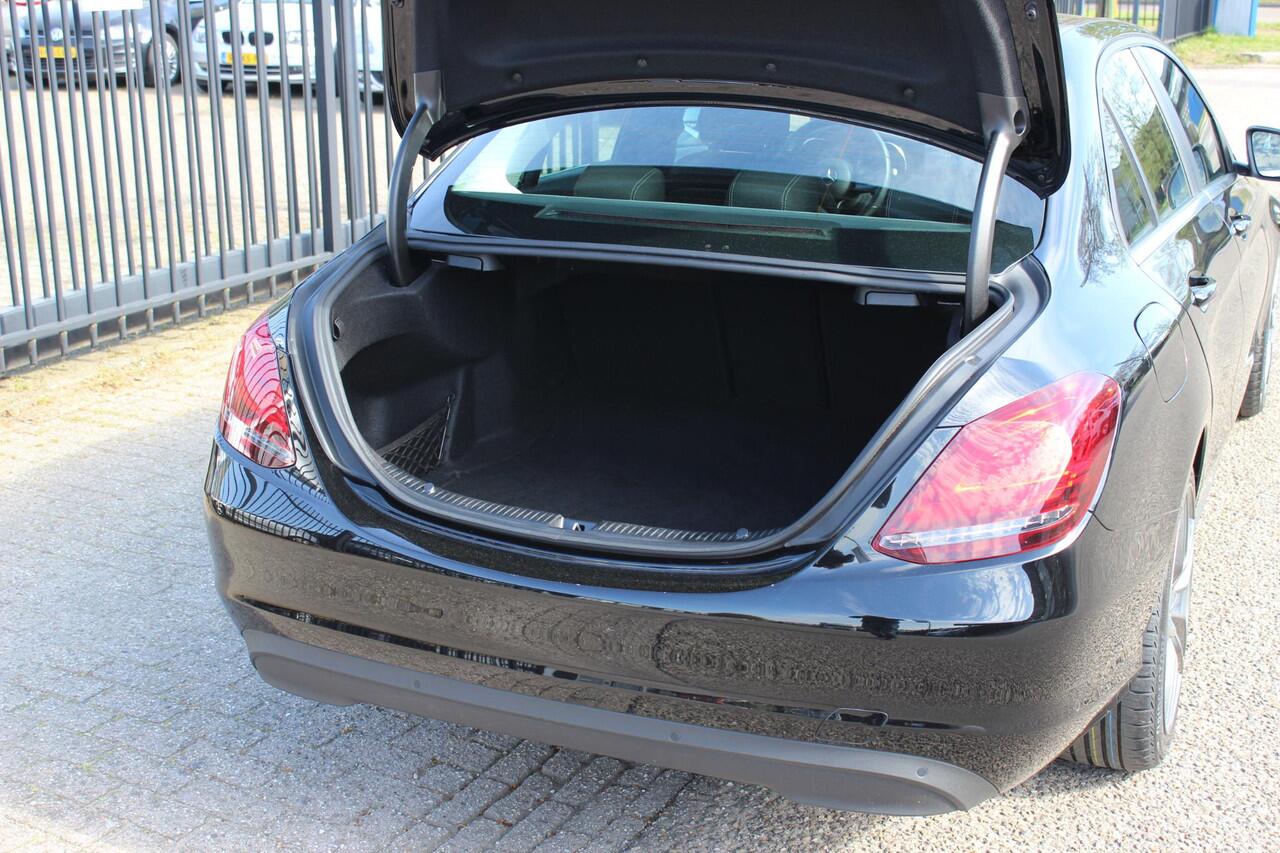Mercedes-Benz C-KLASSE C180 Automaat, 18", trekhaak, digitaal dashboard!