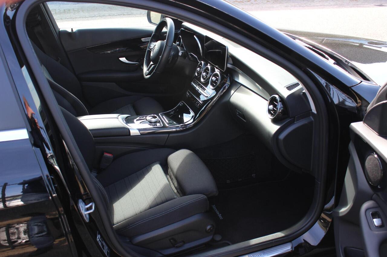 Mercedes-Benz C-KLASSE C180 Automaat, 18", trekhaak, digitaal dashboard!