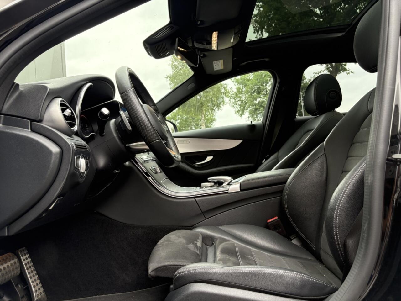 Mercedes-Benz C-KLASSE 300 e AMG - pano - camera - nap! - Apple CarPlay -