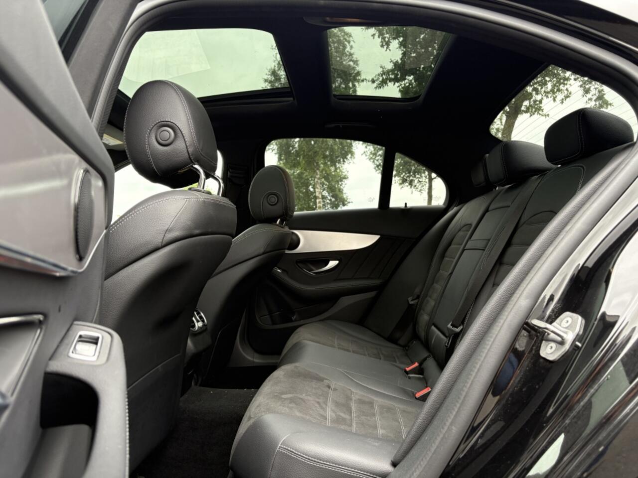 Mercedes-Benz C-KLASSE 300 e AMG - pano - camera - nap! - Apple CarPlay -