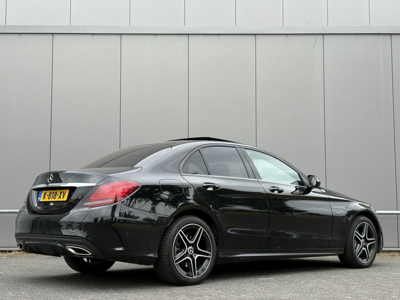 Mercedes-Benz C-KLASSE 300 e AMG - pano - camera - nap! - Apple CarPlay -