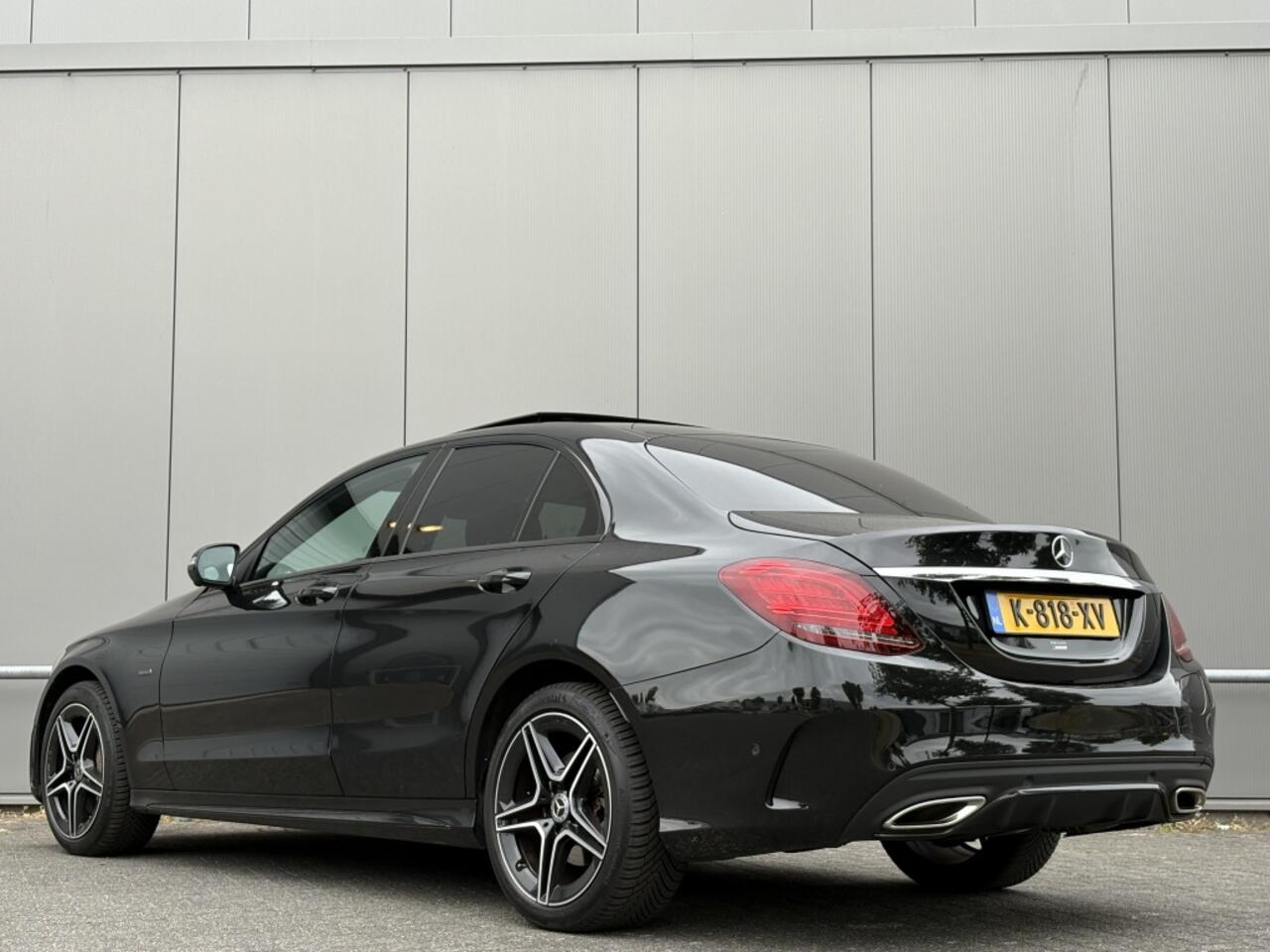 Mercedes-Benz C-KLASSE 300 e AMG - pano - camera - nap! - Apple CarPlay -