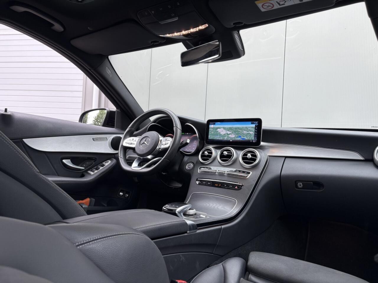 Mercedes-Benz C-KLASSE 300 e AMG - pano - camera - nap! - Apple CarPlay -