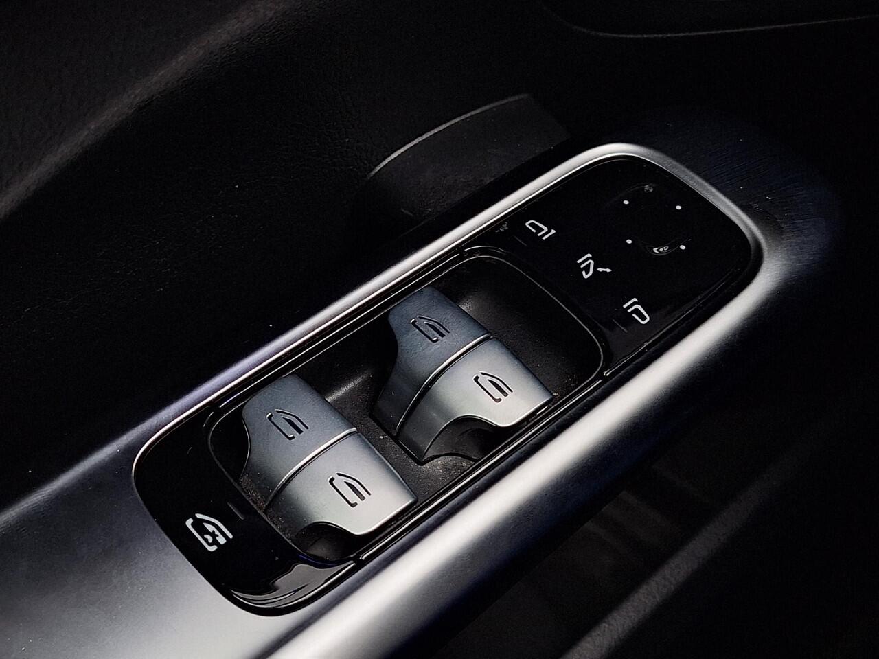 Mercedes-Benz C-KLASSE Estate 200 Launch Edition Luxury Line | Trekhaak | Rijassistentiepakket | Achteruitrijcamera | Sfeerverlichting | Stoelverwarming | Dodehoekassistentie | Elektrische achterklep