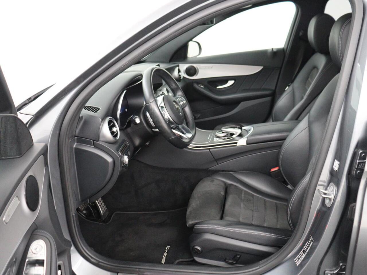 Mercedes-Benz C-KLASSE 300e AMG | Panoramadak | 360 Camera | Stoelverwarming | Leder/Alcantara | Carplay | Sfeerverlichting | Park Assist | Navigatie | Full LED | PHEV | Plug In