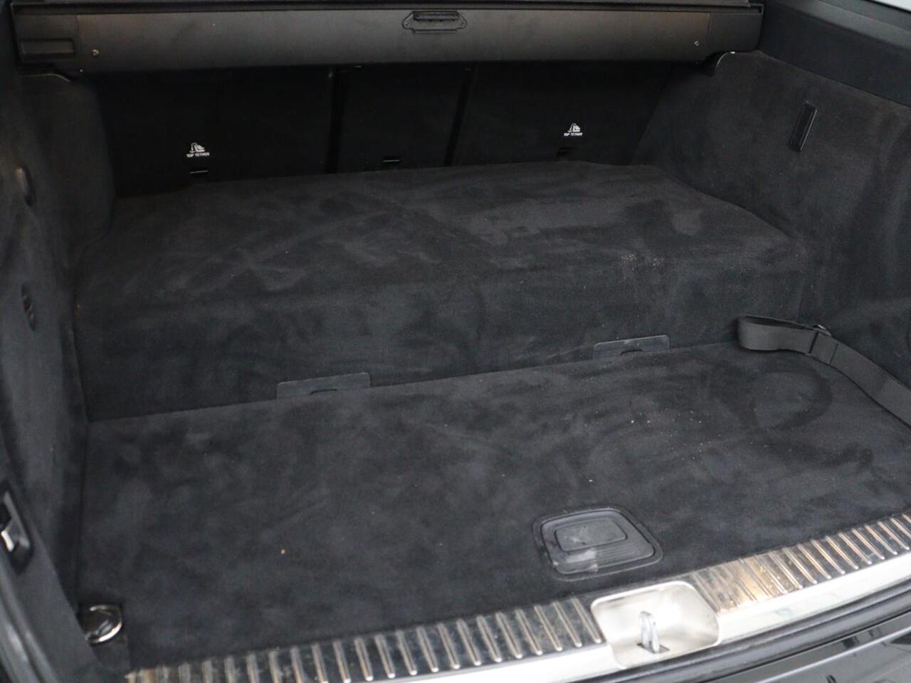 Mercedes-Benz C-KLASSE 300e AMG Limited | SOH 91% | Panoramadak | 360 Camera | Stoelverwarming | Trekhaak | Carplay | Leder/Alcantara | Sfeerverlichting | Navigatie | Cruise control | Park Assist |